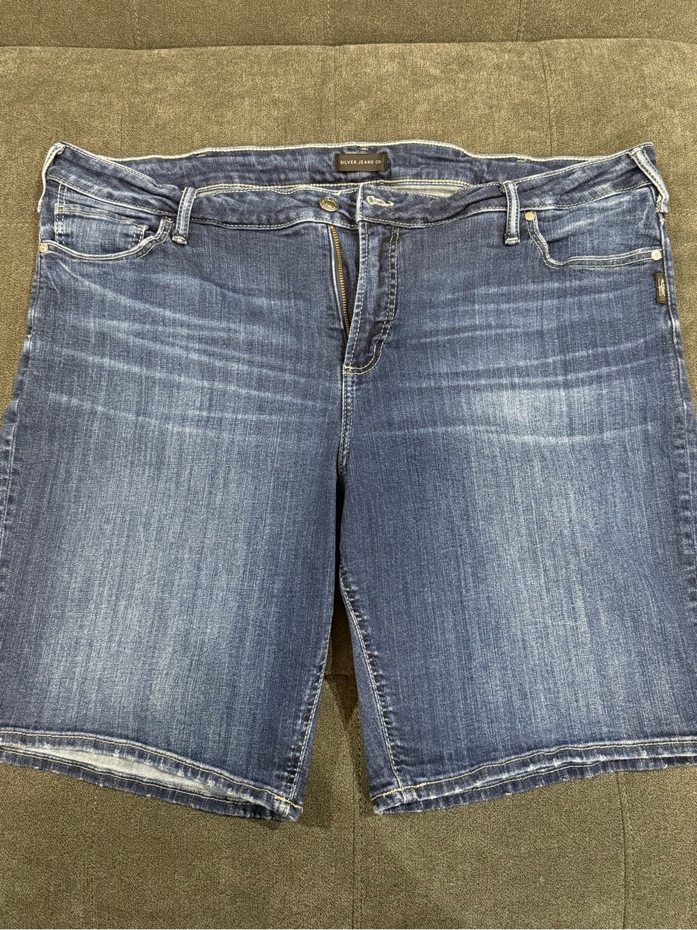 Silver Jeans Co. | Plus Size Suki Mid Rise Shorts, 24 x 10"